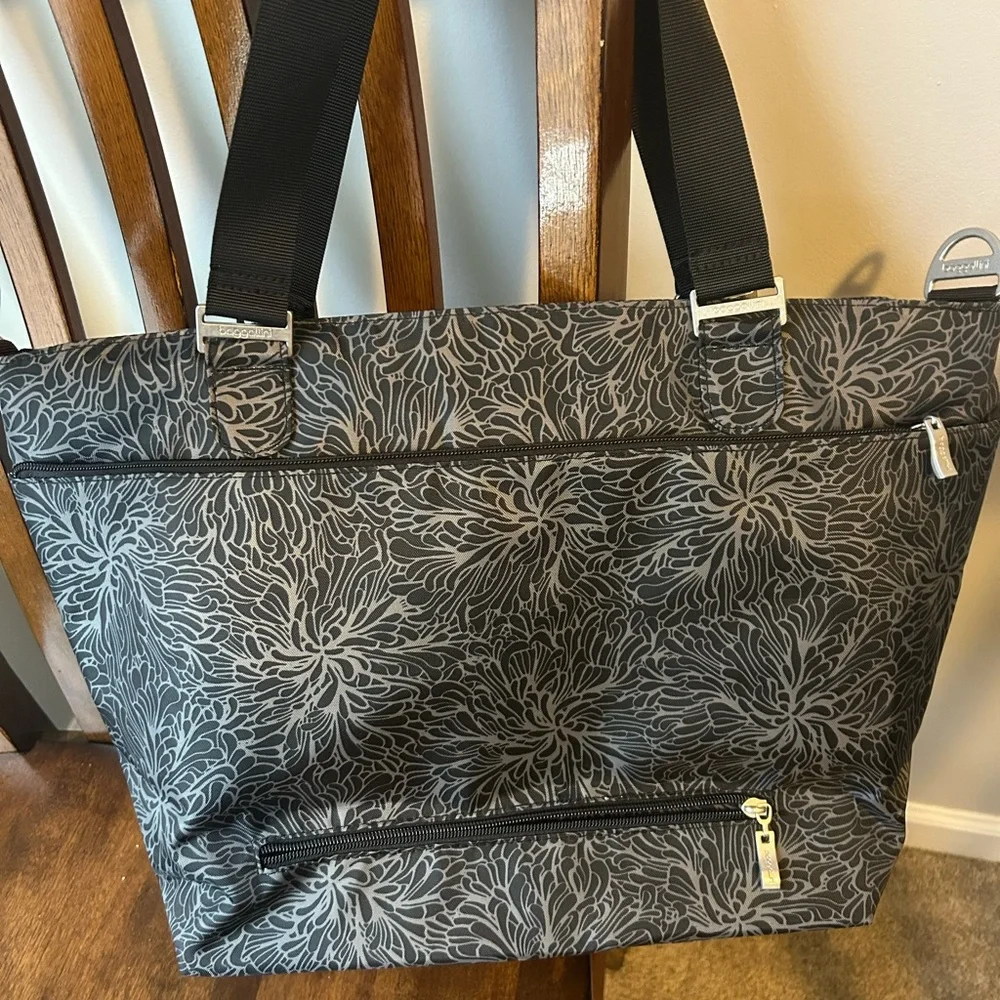 Baggallini  Avenue Tote Bag ‎ Midnight Blossom NWT